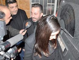 Cem Yılmaz balayından döndü Cem Yılmaz balayından döndü